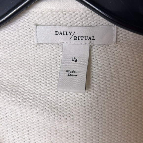 Anthropologie White sweater,oversized,chunky knit PTP 27”
old money,neutral,boho - Picture 2 of 11